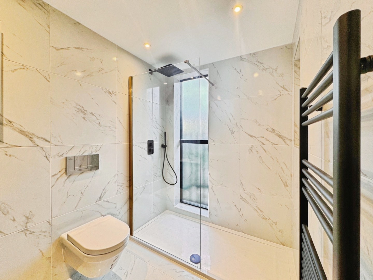 pbox-bathroom-427330.jpg
